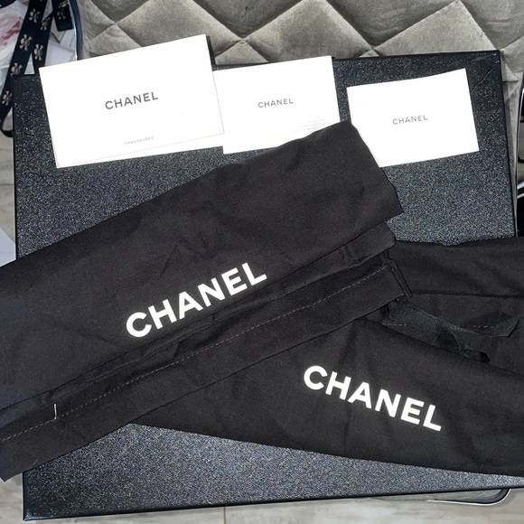 Beautiful Chanel boots! Short, beige, silver C’s - Picture 4 of 15